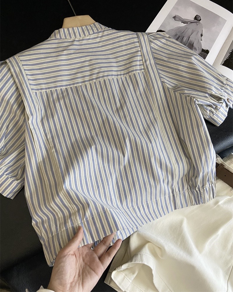เสื้อครอปผ้าฝ้ายลายริ้ว