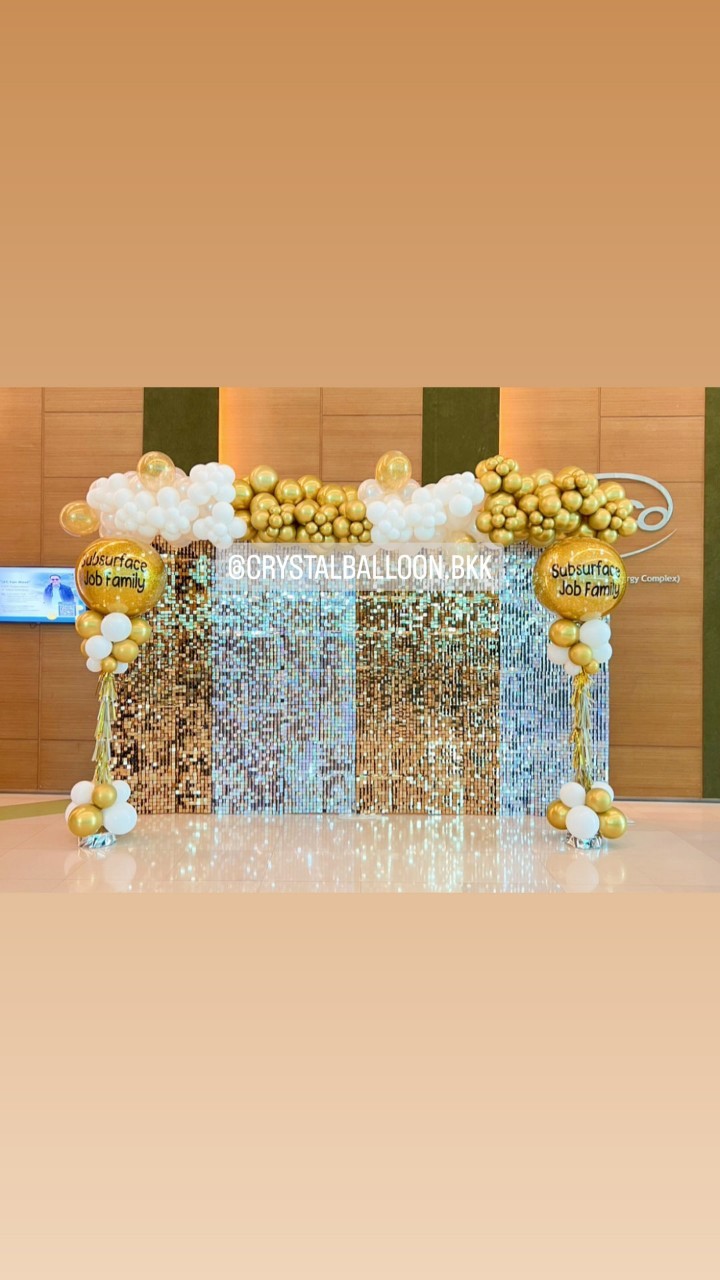 Organic Backdrop ฉากวิบวับ สีทองสลับสีเงิน ขนาด 2.5x4 เมตร Theme เงิน-ทอง พร้อม เสาลูกโป่ง Bubble ขนาด 36" กลิตเตอร์ทอง 2 เสา พร้อมตกแต่ง สามารถเปลี่ยนสีลูกโป่ง/เปลี่ยนข้อความได้