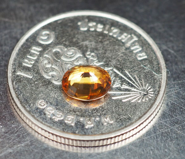 เพทาย 0.93 กะรัตสีเหลืองบุษราคัม