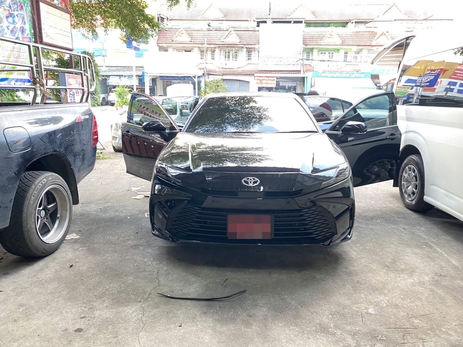 พรมปูพื้นรถยนต์ All-New Toyota Camry 2025 (โตโยต้า คัมรี่) ปูพรม6D สีดำด้ายดำ เต็มคัน