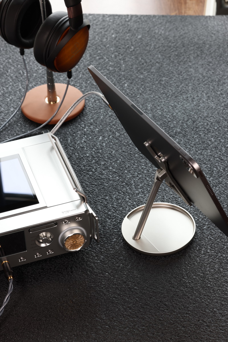 DD HS110 ขาตั้งเดสก์ท็อปไฮไฟ สำหรับ มือถือ เครื่องเล่นพกพา iPad หรืออุปกรณ์ถอดรหัส