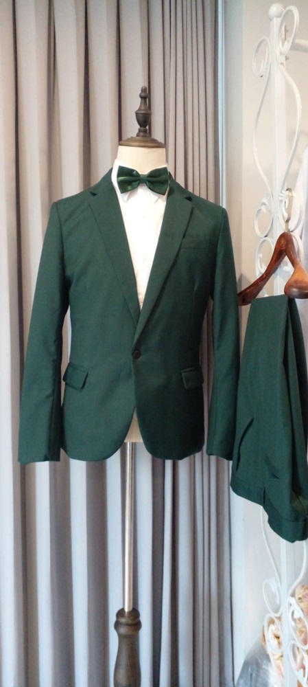 พร้อมเช่า ชุดสูทชาย สีเขียวเข้ม ทรงเข้ารูป สไตล์เกาหลี ไม่มีเสื้อกั๊ก