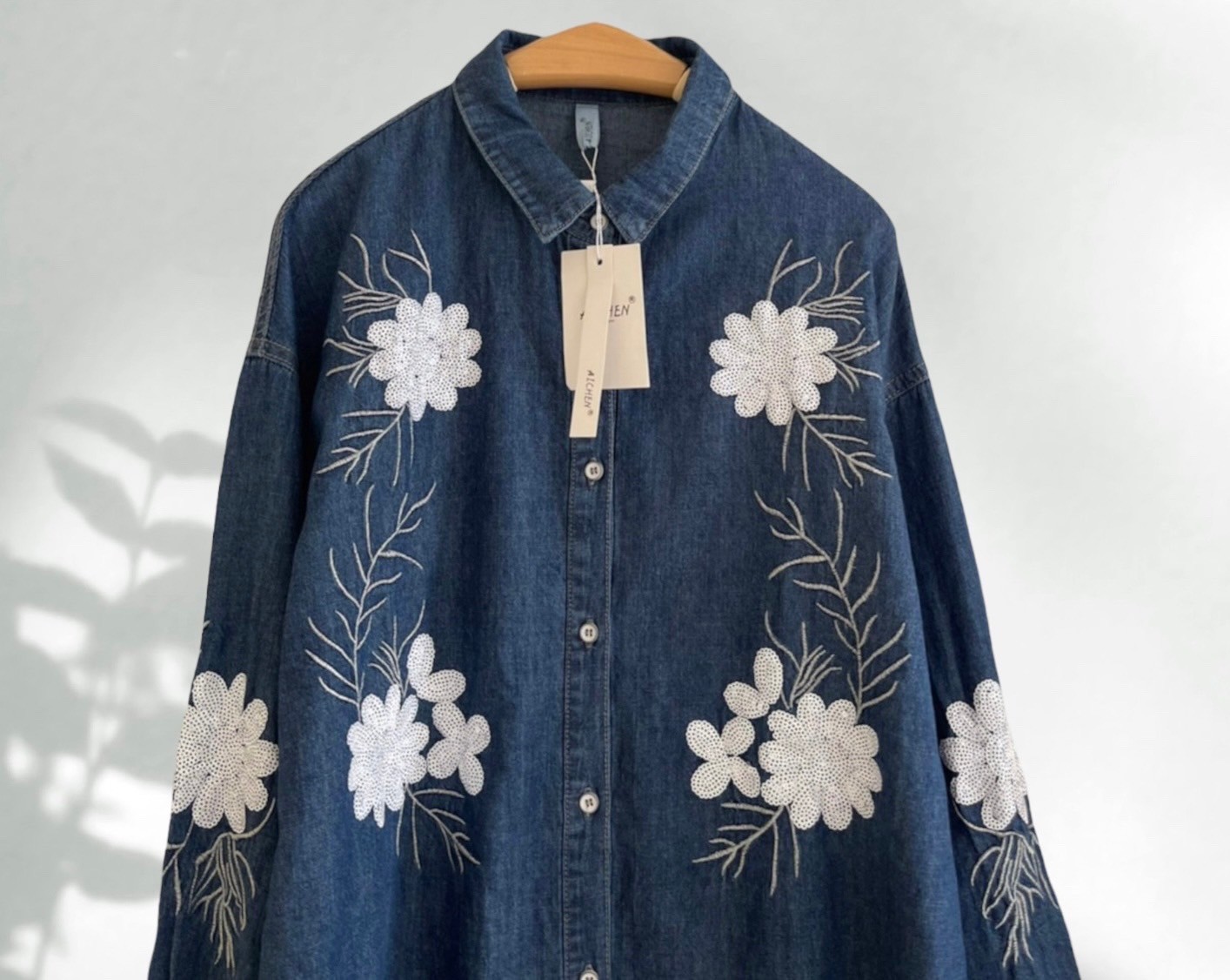 เสื้อเชิ้ตยีนส์ลายปักดอกไม้