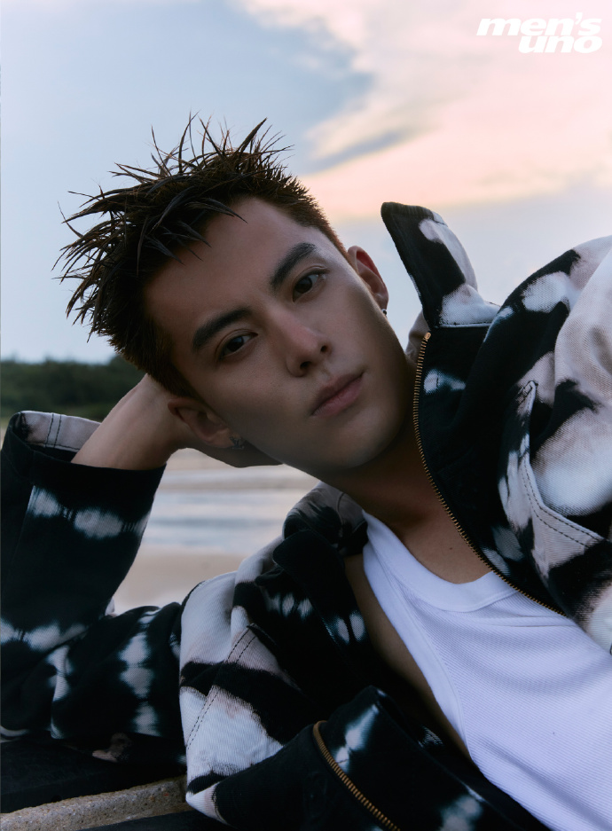 นิตยสาร Men's UNO Dylan Wang ฉบับเดือน 8/2022 + โปสเตอร์ official