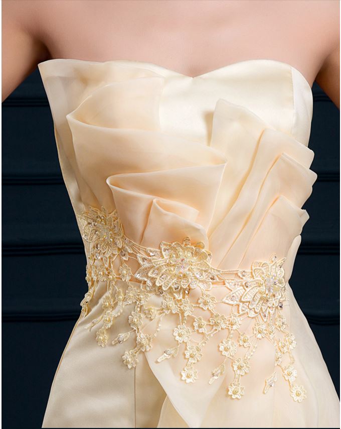 พร้อมเช่า ชุดราตรีสั้น เกาะอก สีครีม Champagne จับเดรปเล่นระดับ แต่งลูกไม้