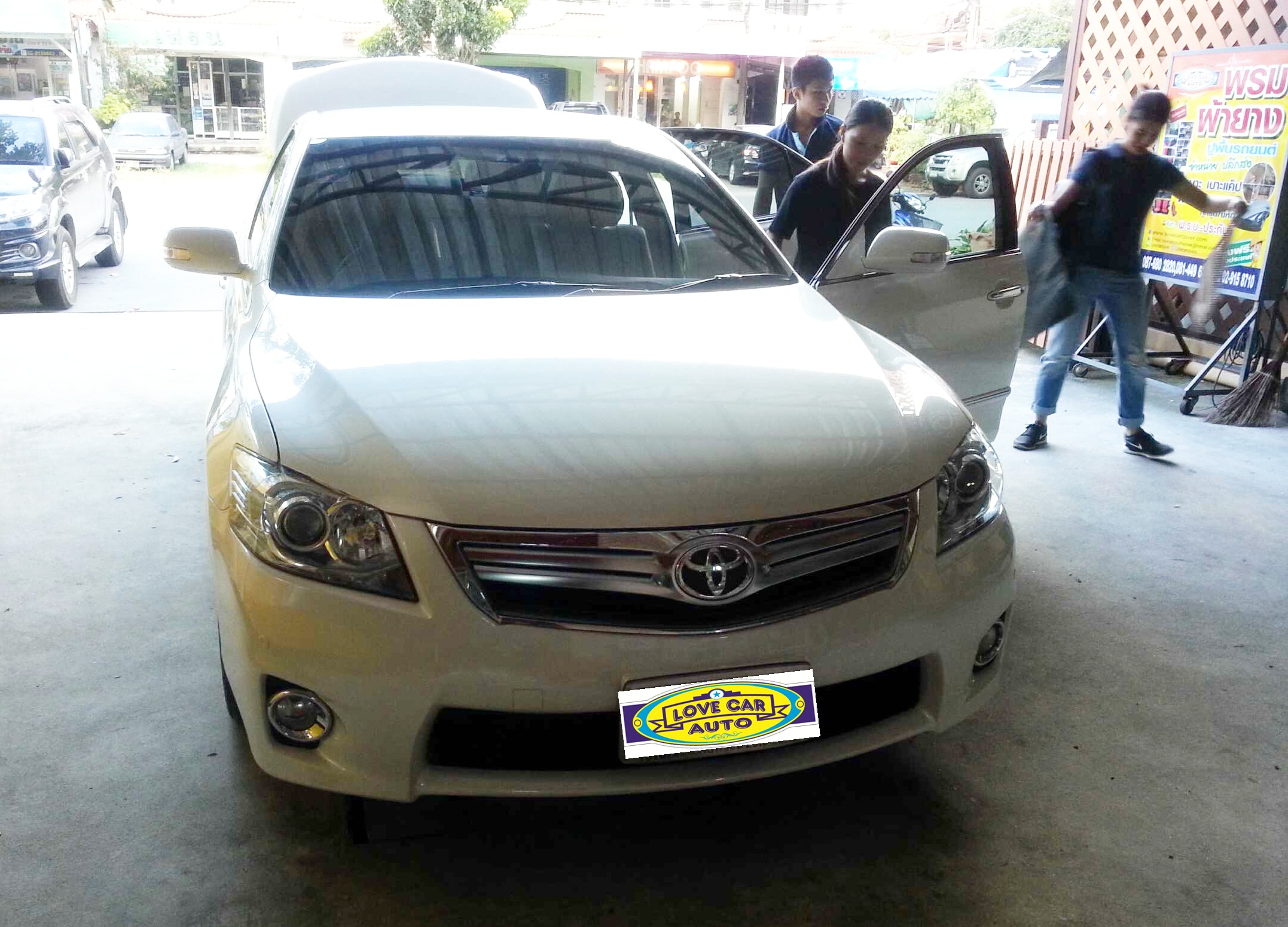 พรมไวนิลปูพื้นรถยนต์ Toyota Camry 2011 ไวนิลสีครีมขอบครีม