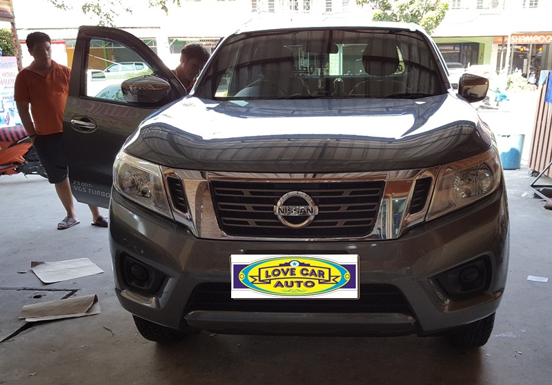 ยางปูพื้นรถยนต์เข้ารูป Nissan Navara Cab 2016 ลายกระดุมสีชมพูขอบเขียว