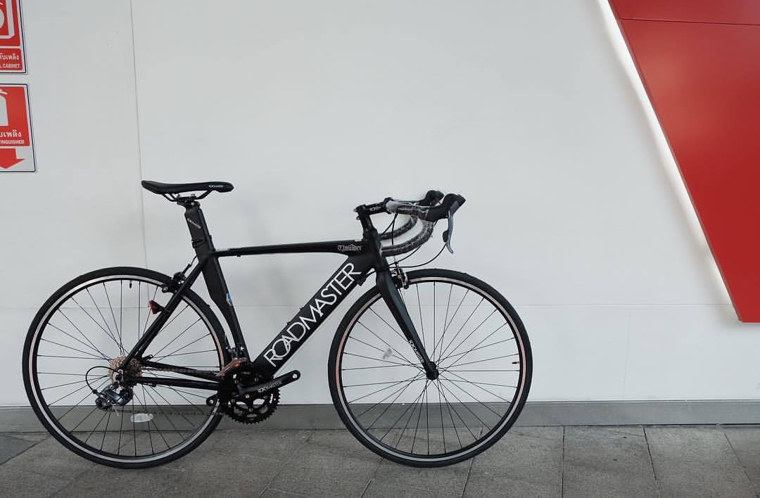 จักรยานเสือหมอบ Roadmaster THUNDER Shimano Claris 16s 700c มีไซส์ 52ซม. สีดำ
