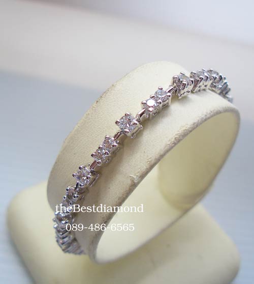 BC016RD++สร้อยข้อมือเพชรรอบวงแบบหนามเตย 4 จุด++เรียบ หรูหรา โชว์เพชรสุดๆๆ ดูดีมีระดับมาก อยู่ได้นานไม่ล้าสมัย งานเรียบร้อยมากๆ เพขรสวยมากๆๆ แบบยอดนิยม