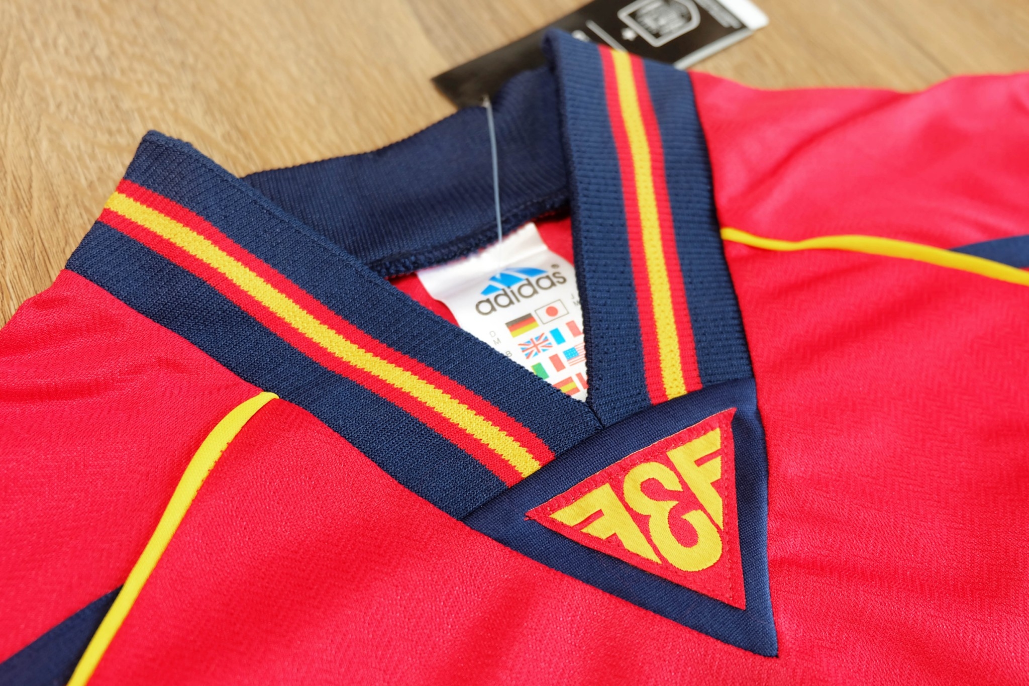 Spain 1998/99 Vintage Jersey เสื้อทีมชาติสเปนย้อนยุค