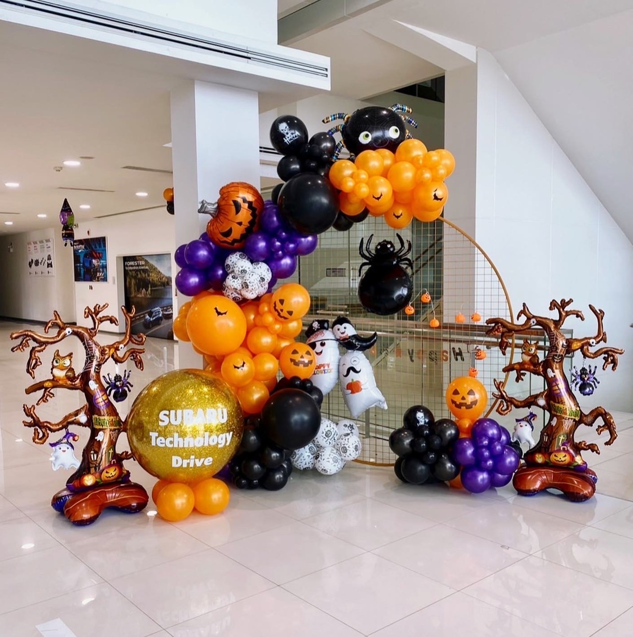 Organic Backdrop Theme Halloween พร้อม ฟอยล์ตกแต่ง ราคาโทรสอบถาม สามารถเปลี่ยนสีลูกโป่ง/เปลี่ยนฟอยล์ตกแต่งได้