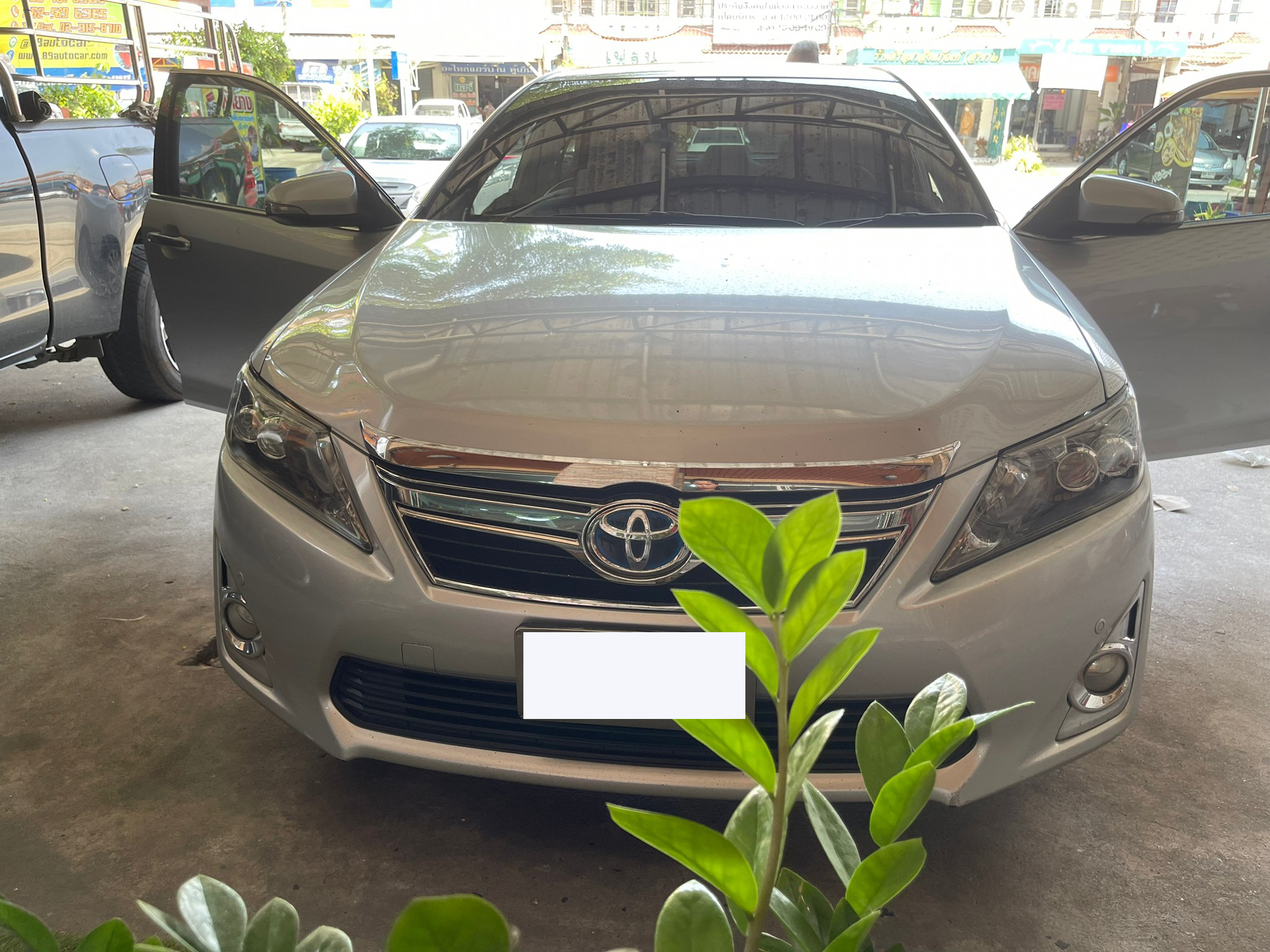 พรมรถยนต์ Toyota Camry 2014 ปูพรมVVIP สีน้ำตาลเข้มด้ายทอง + ไวนิลสีครีม