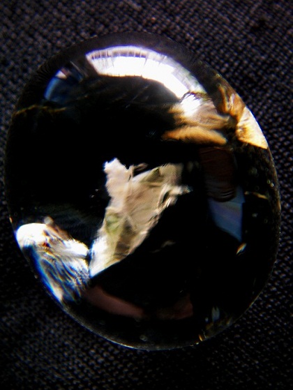 QU0033 แก้วโทน พระธาตุผุดริมแก้ว ดูคล้ายปลา แก้วสวยรวยทรัพย์ ให้โชค ให้ลาภ ด้วยพระธาตุขาวขนาดเม็ดแก้ว 16.83x20.16x12.80 มม. น้ำหนักแก้ว 30.04 ct.