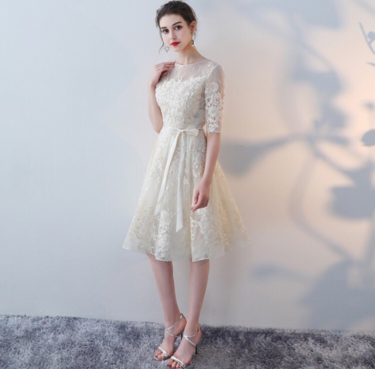 Pre-order ชุดราตรีสั้น แขนยาว สีครีม ลูกไม้สวยหรู (ซิปหลัง)