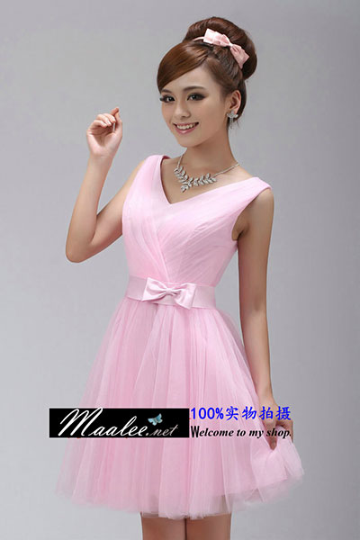 พร้อมเช่า ชุดราตรีสั้น แขนกุด สีชมพูอ่อน คอวี จับจีบผ้าโปร่งสวย แต่งโบว์ที่เอว