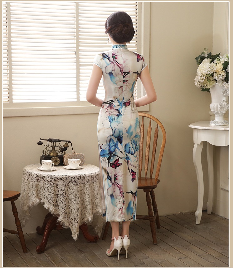 Pre-order กี่เพ้า สีเหลือง ลายดอกไม้สีฟ้า ผ่าข้าง กุ๊นขอบอย่างดี