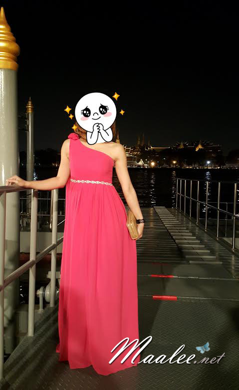 พร้อมส่ง ชุดราตรียาว ไหล่เดียว ผ้าชีฟองแต่งดอกที่ไหล่ เอวคาดเพชรสวย สีชมพูบานเย็น