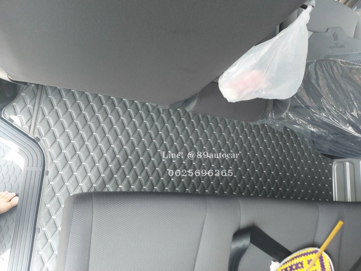 พรมปูพื้นรถตู้ Toyota Commuter 2023 ปูพรมVVIP สีเทาด้ายเทา เต็มคัน