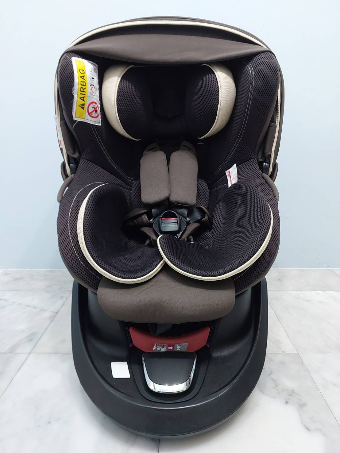 Ailebebe Kurutto Series 4/5/6 มีให้เลือกทั้งแบบติดตั้งด้วยเข็มขัด (S) และ isofix (i)