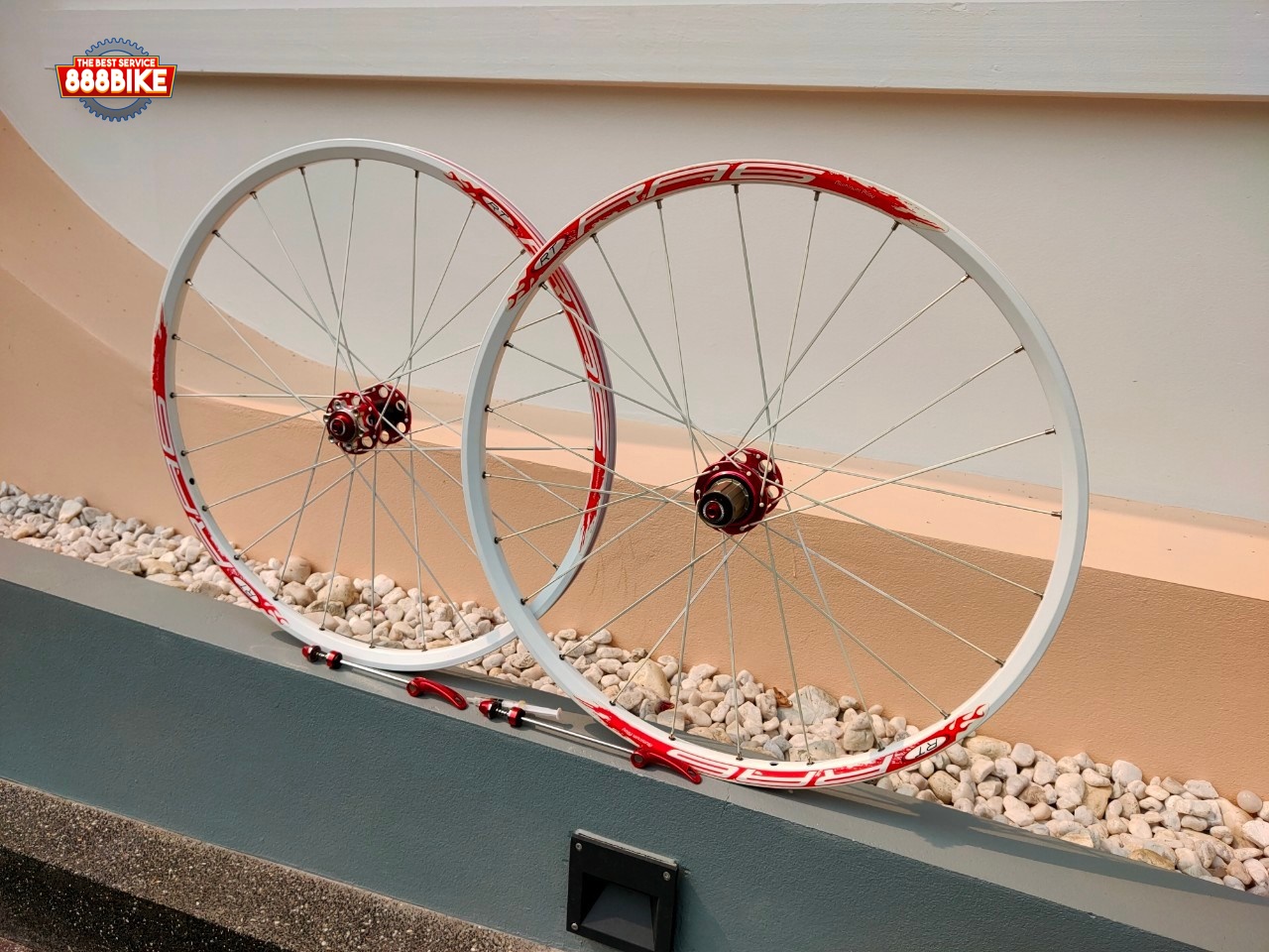 SALE ชุดล้อสำเร็จ ล้อเสือภูเขา RT RA6 ดุมคาร์บอน 26" แบร์ริ่ง เบาและลื่นสุดๆ มีสินค้าสีขาว