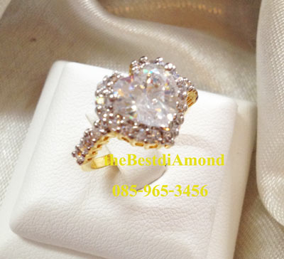 BR231++แหวนเพชรCZ รูปหัวใจเพชรล้อม มีบ่าข้างแบบทันสมัย ดูดี intrend มากๆๆ แบบออกมาจากร้านจิวเวลลี่เลย เพชรสวยวิ๊งๆ ใส่ติดนิ้วได้เลยค่ะ สวยสุดๆ