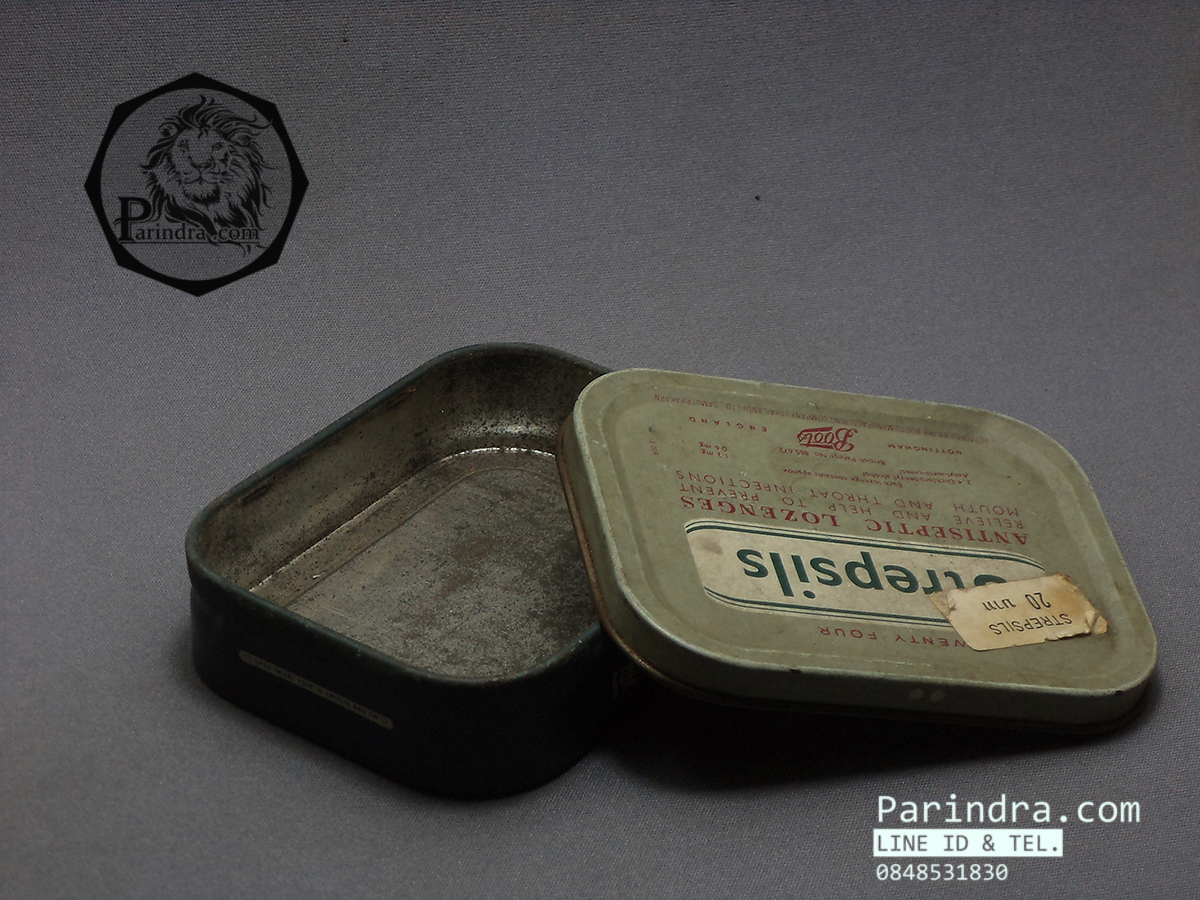กล่องเหล็ก Strepsils รุ่นเก่า สีเขียวมะกอกรุ่นเก่า กล่องนี้หายาก ปี 1980 #S443