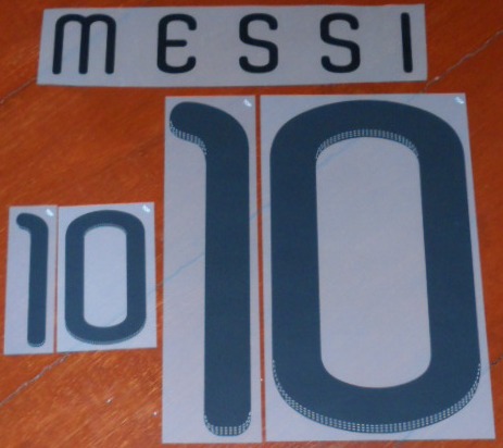 ชุดชื่อและเบอร์ติดเสื้อฟุตบอล #10 เมสซี่ ทีมชาติอาร์เจนติน่า (ชุดเหย้า 2010) PLAYER SIZE ชุดลุยศึกฟุตบอลโลก 2010 ใหม่ / #10 MESSI ARGENTINA National Football Team (Home 2010) PLAYER SIZE Name and Number Set World Cup 2010 NEW