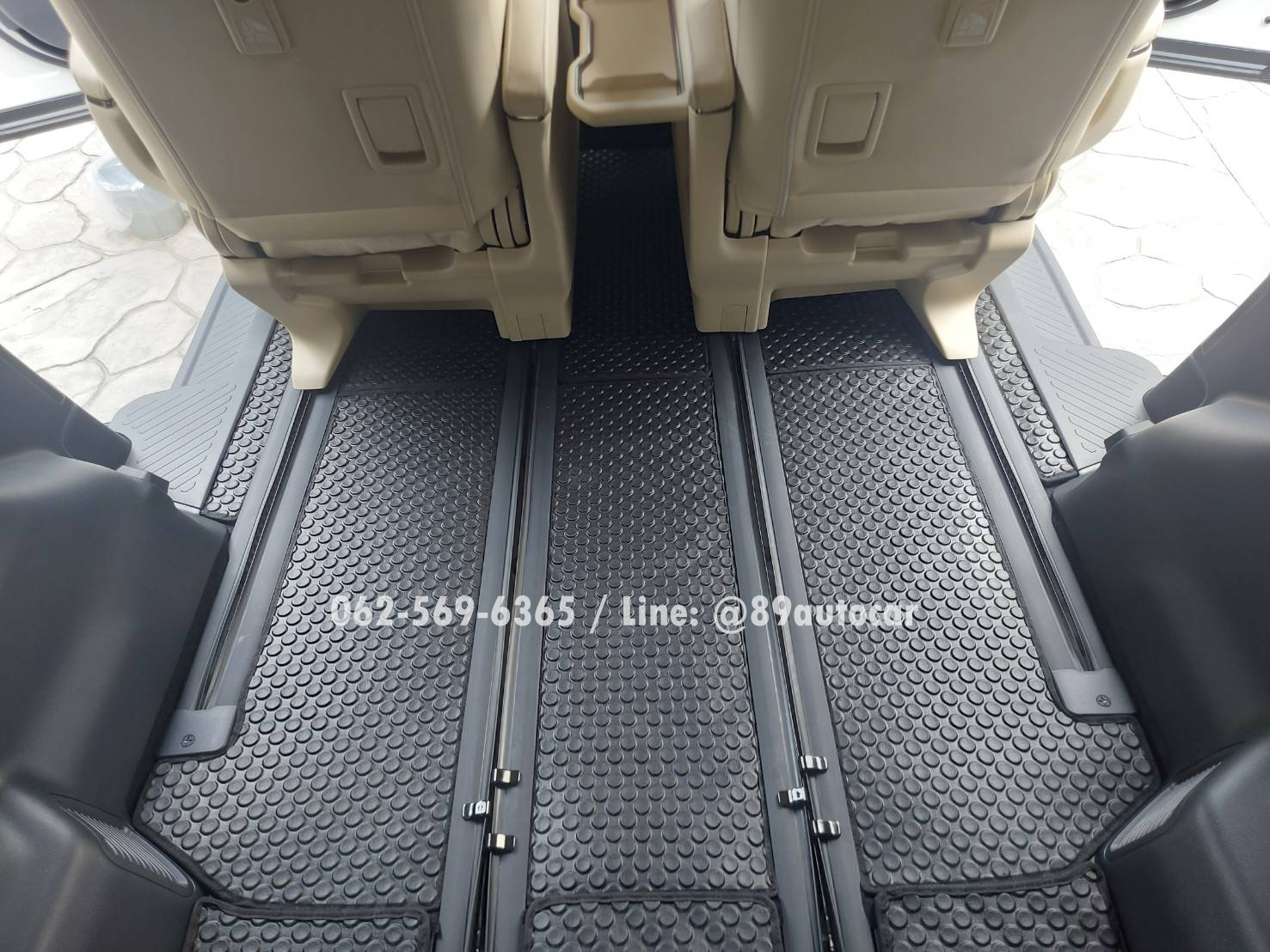 ผ้ายางปูพื้นรถยนต์ Toyota Alphard 40 ปี 2024 ปูพรมกระดุมสีดำขอบดำ
