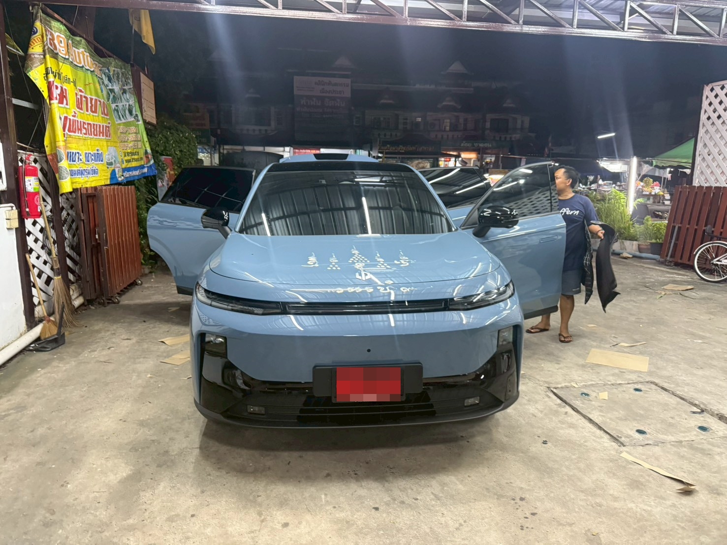 พรมรถยนต์ Leapmotor B10 ปูพรมVVIP สีดำด้ายทอง เต็มคัน 6 ชิ้น