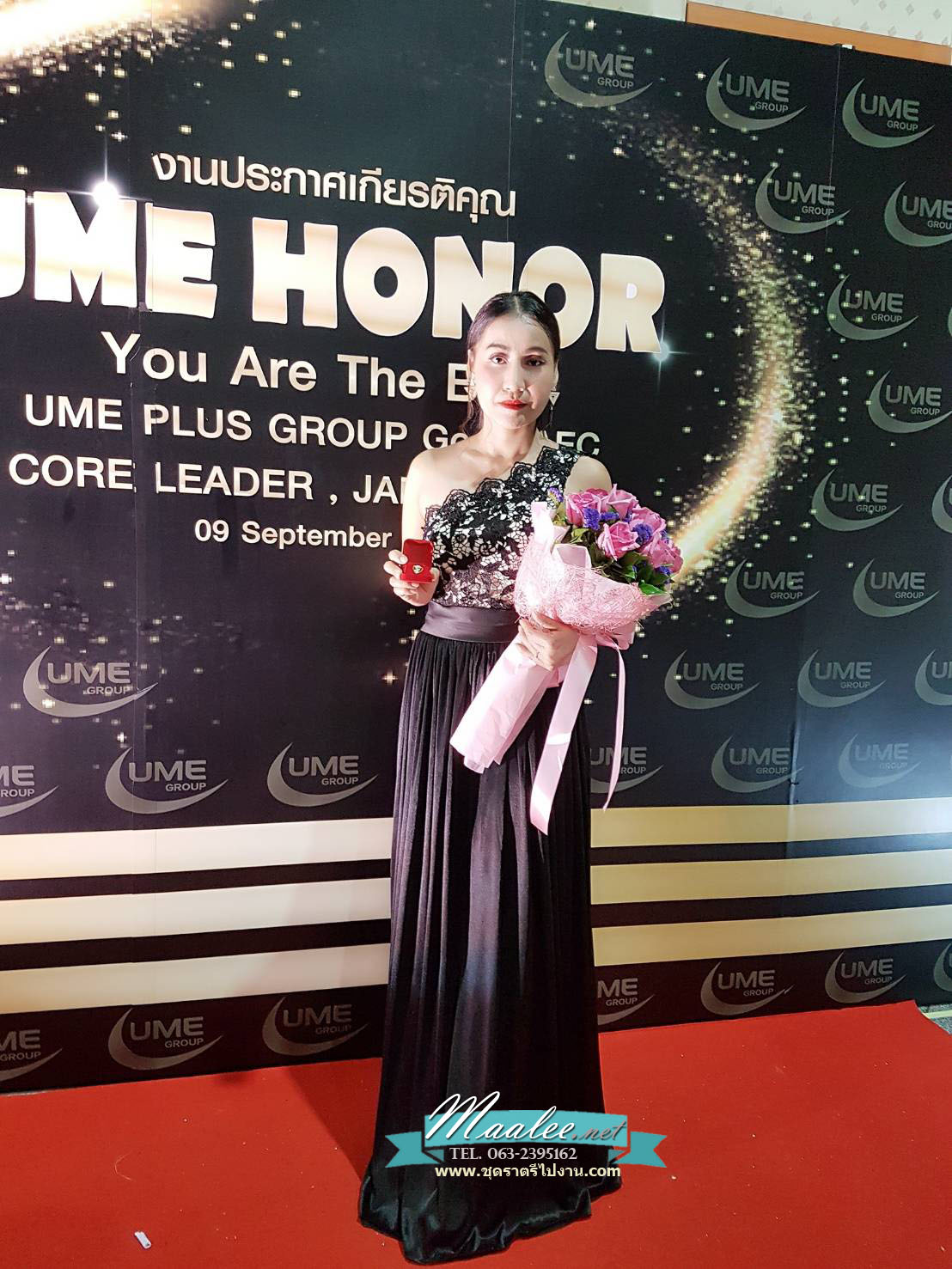 พร้อมเช่า ชุดราตรียาว ไหล่เดียว อกแต่งลูกไม้ ประดับคริสตัลหรู กระโปรงเนื้อนิ่มผ้ามัน สีดำ