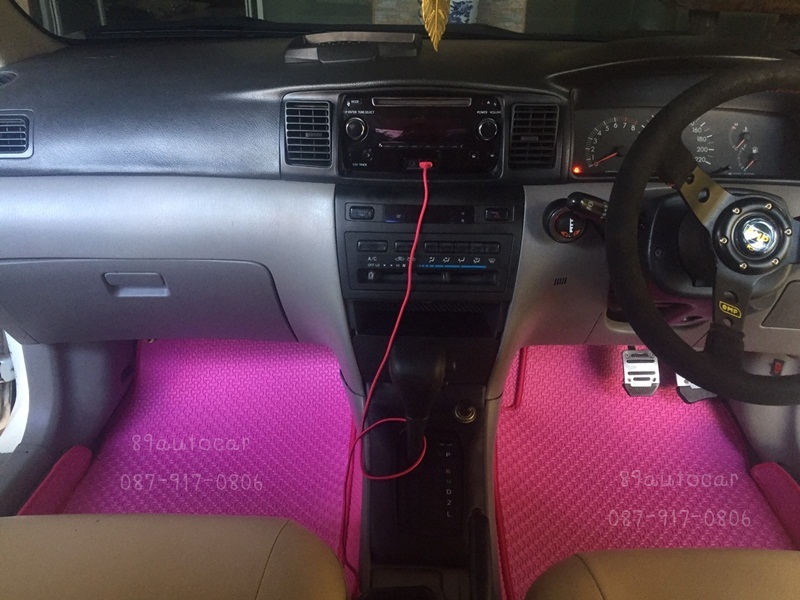 ผ้ายางปูพื้นรถยนต์ Toyota Altis หน้าหมู จิ๊กซอร์สีชมพูขอบชมพู