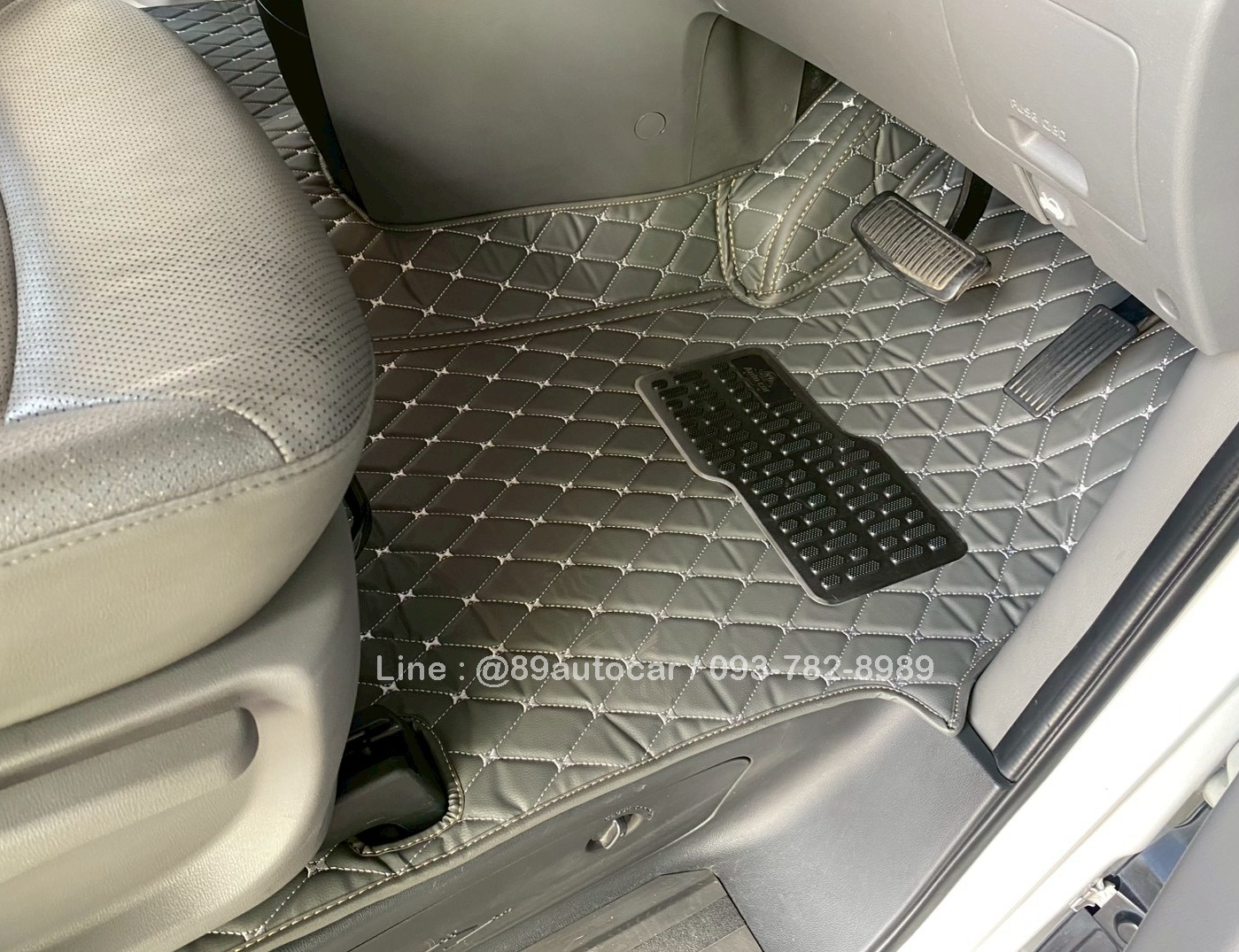 พรมรถตู้ Hyundai H1 Limited 2017 พรม6D สีเทาด้ายเทา เต็มคัน