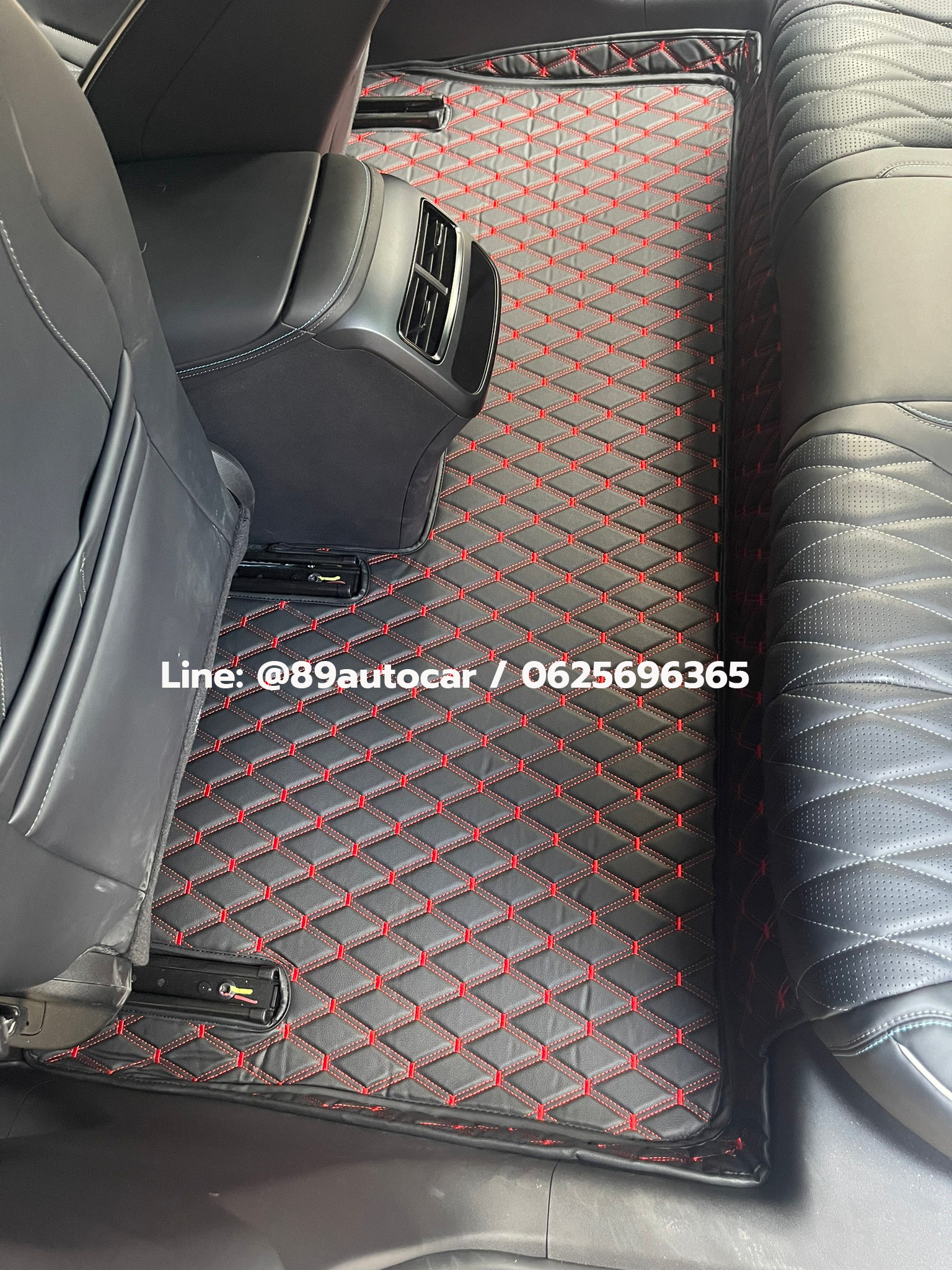 พรมปูพื้นรถยนต์ BYD Seal (บีวายดี ซีล) ปูพรมVVIP สีดำด้ายแดง ในห้องโดยสาร