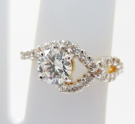 BR213+แหวนดีไซน์ เก๋ เรียบ หรู งามมากๆๆ เหมือนของแท้สุดๆเล่นไฟวิ๊งๆ รับประกันความสวย