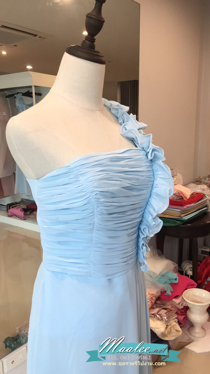 พร้อมเช่า ชุดราตรียาว ไหล่เดียว จับจีบตลอดช่วงเอว แต่งระบายไหล่ซ้าย เรียบหรู สีฟ้า
