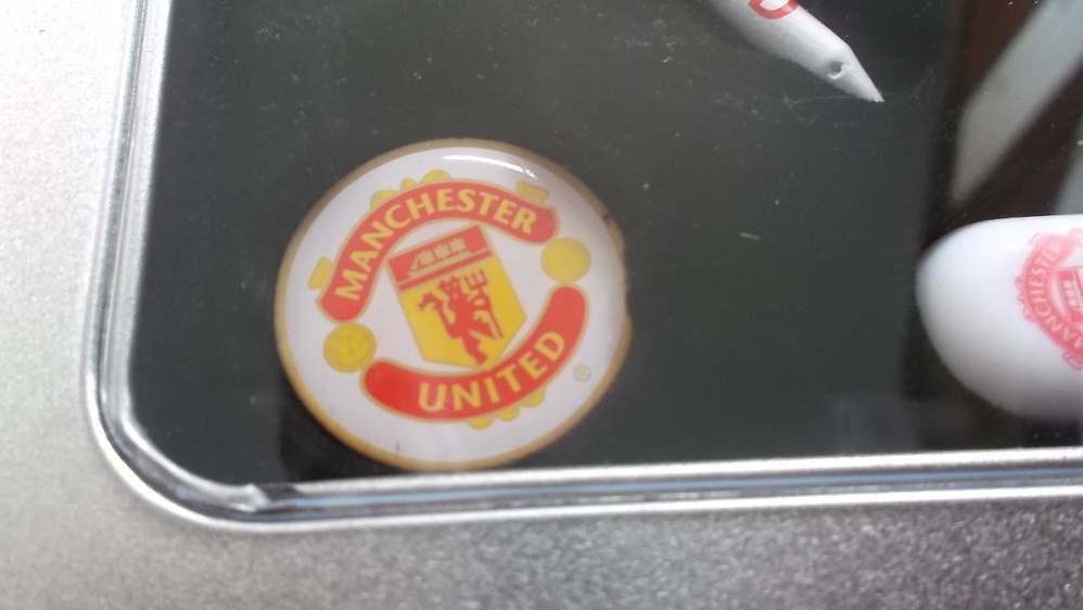 อุปกรณ์กอล์ฟ ฟุตบอล สโมสรแมนเชสเตอร์ ยูไนเต็ด - ชุดอุปกรณ์กอล์ฟ ใหม่ / MANCHESTER UNITED Football Club Golf Accessory - Executive Golf Gift Tin NEW