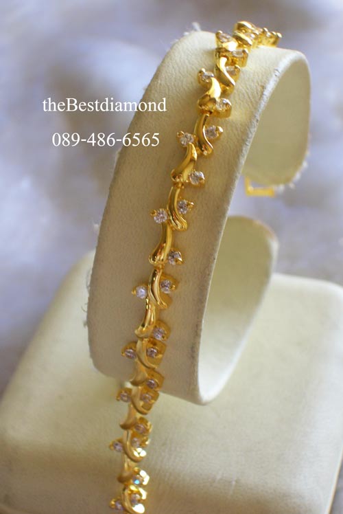BC012===สร้อยข้อมือเถาวัลย์เลื้อย=== ดีไซน์น่ารักๆ คล้ายเถาวัลย์เล็กๆ ดูดีมากค่ะ งานสวย ไม่หรูหราเกินไป แต่ก็ดูดีมีระดับ เพชรไม่ใหญ่มาก ใส่ได้ทุกโอกาส