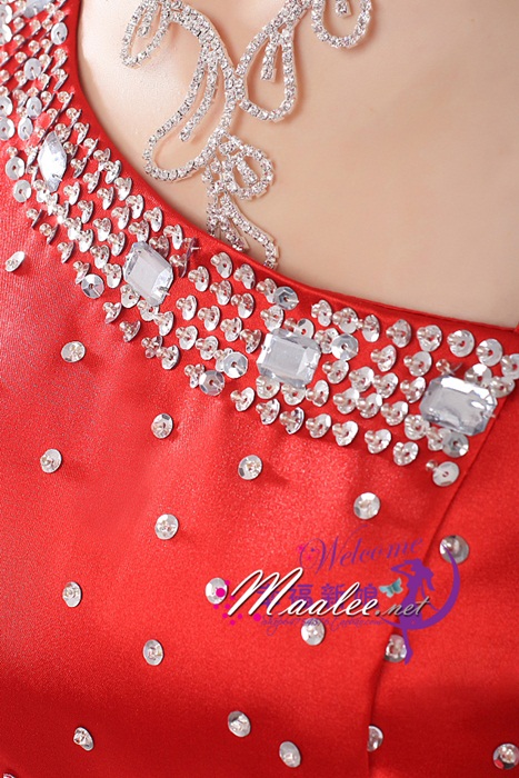 พร้อมส่ง ชุดราตรียาว ไหล่เฉียง สีครีม Champagne จับจีบที่เอว คอประดับลูกปัดคริสตัลสวยหรู