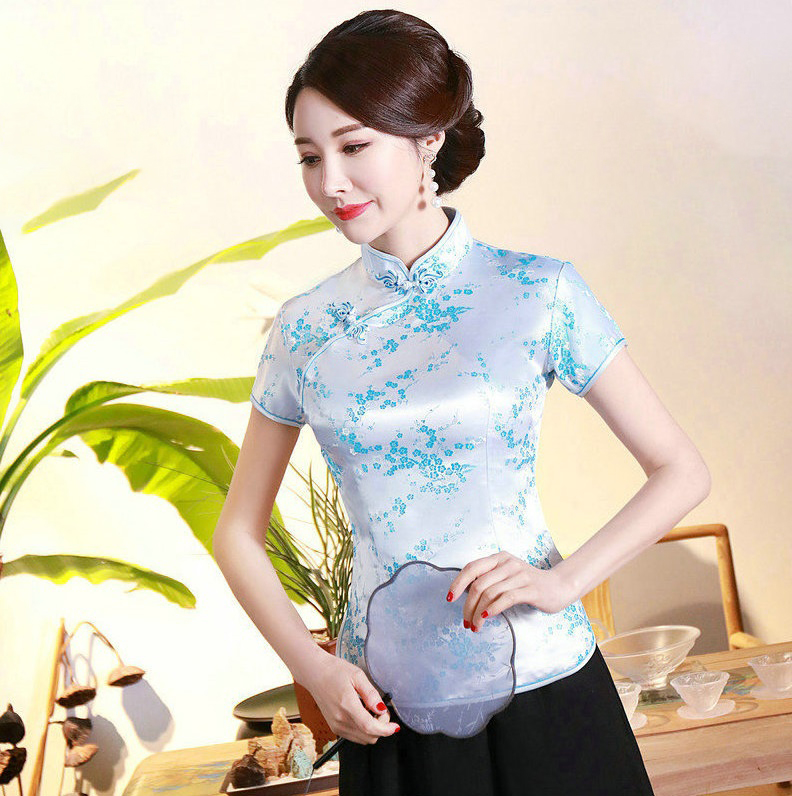 Pre-order เสื้อกี่เพ้า สีฟ้า ลายดอกเหมย ผ้าไหมจีน กุ๊นขอบ ตัดเย็บอย่างดี