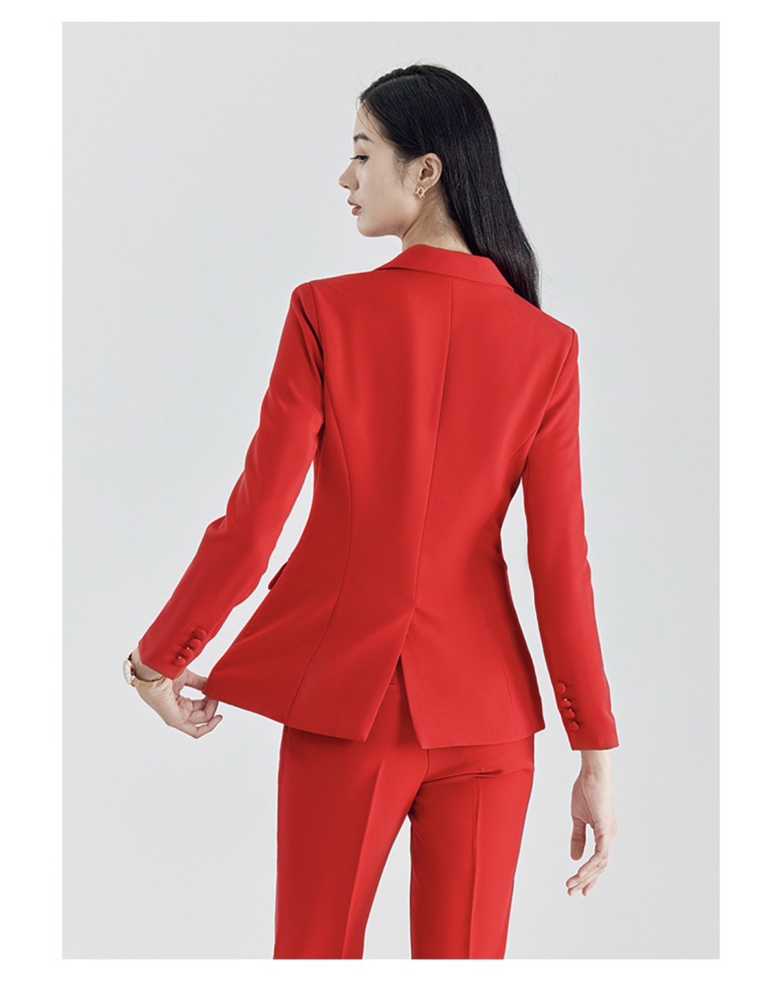 พร้อมเช่า สูทหญิง สูทสีแดงสด ทรงเข้ารูป สูทแฟชั่น สูท4 กระดุม