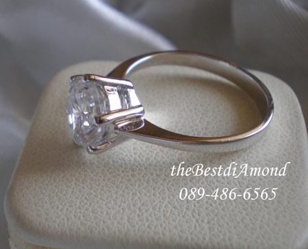 BR973RD++แหวนเพชรเม็ดเดี่ยวขนาด 1.5 กะรัต++ขนาด รูปแบบยอดนิยม ยกชูขึ้น ดูทันสมัย เหมือนของจริงม๊าก เพชรวิบๆปิ๊งๆใส่แทนแหวนแต่งงานสบายๆ ไม่มีล้าสมัย