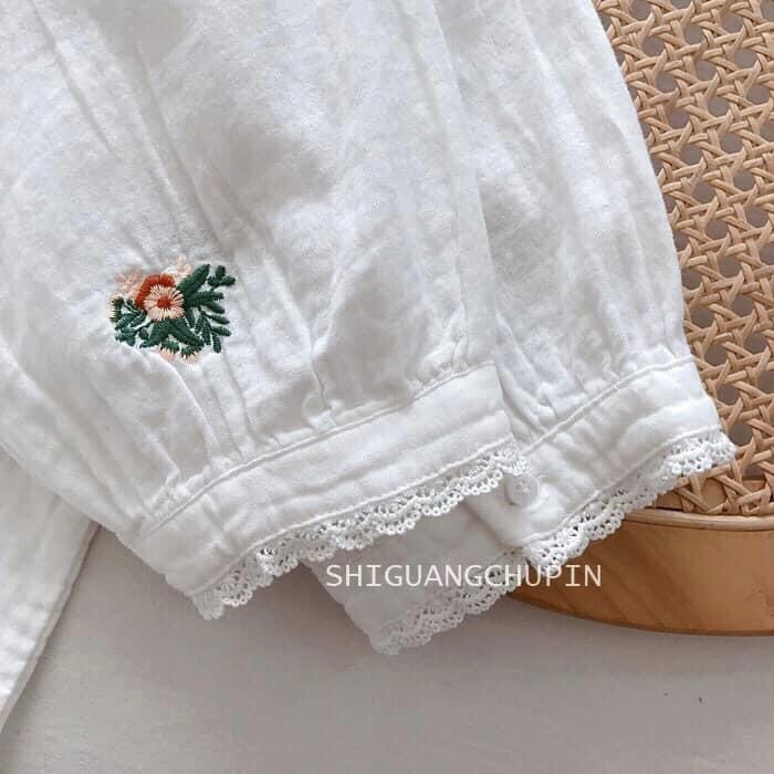 เสื้อผ้าสาลูลายปักแต่งระบายลูกไม้