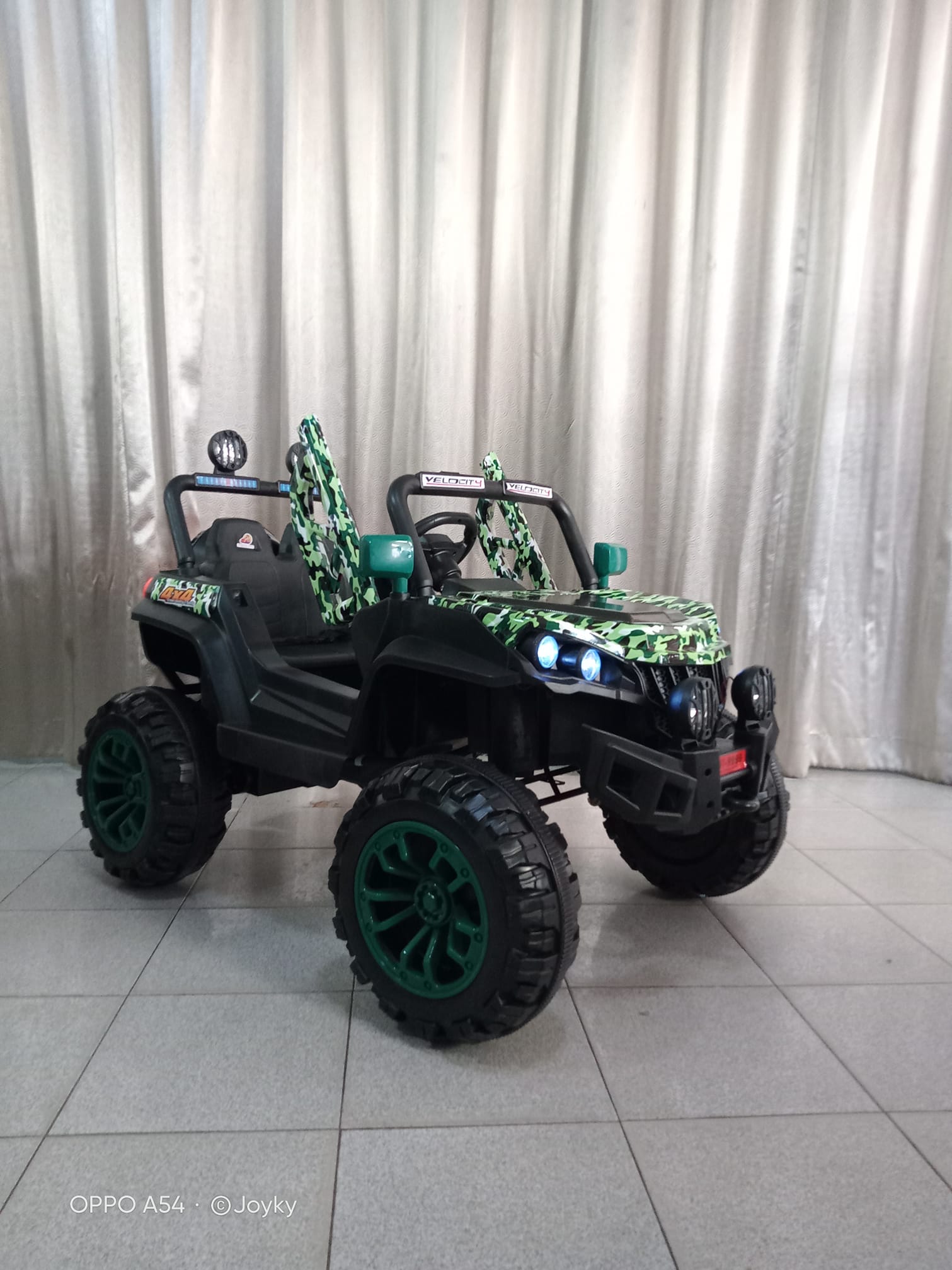 Jeep 4x4 Jeep กราฟฟิตี้ คันใหญ่