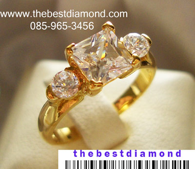 แหวนเพชร Princess cut งานสวยดูลงตัว เรียบๆ แต่ดูดี สำหรับสาวๆ ที่ชอบเพชรสี่เหลี่ยม รหัส BR910