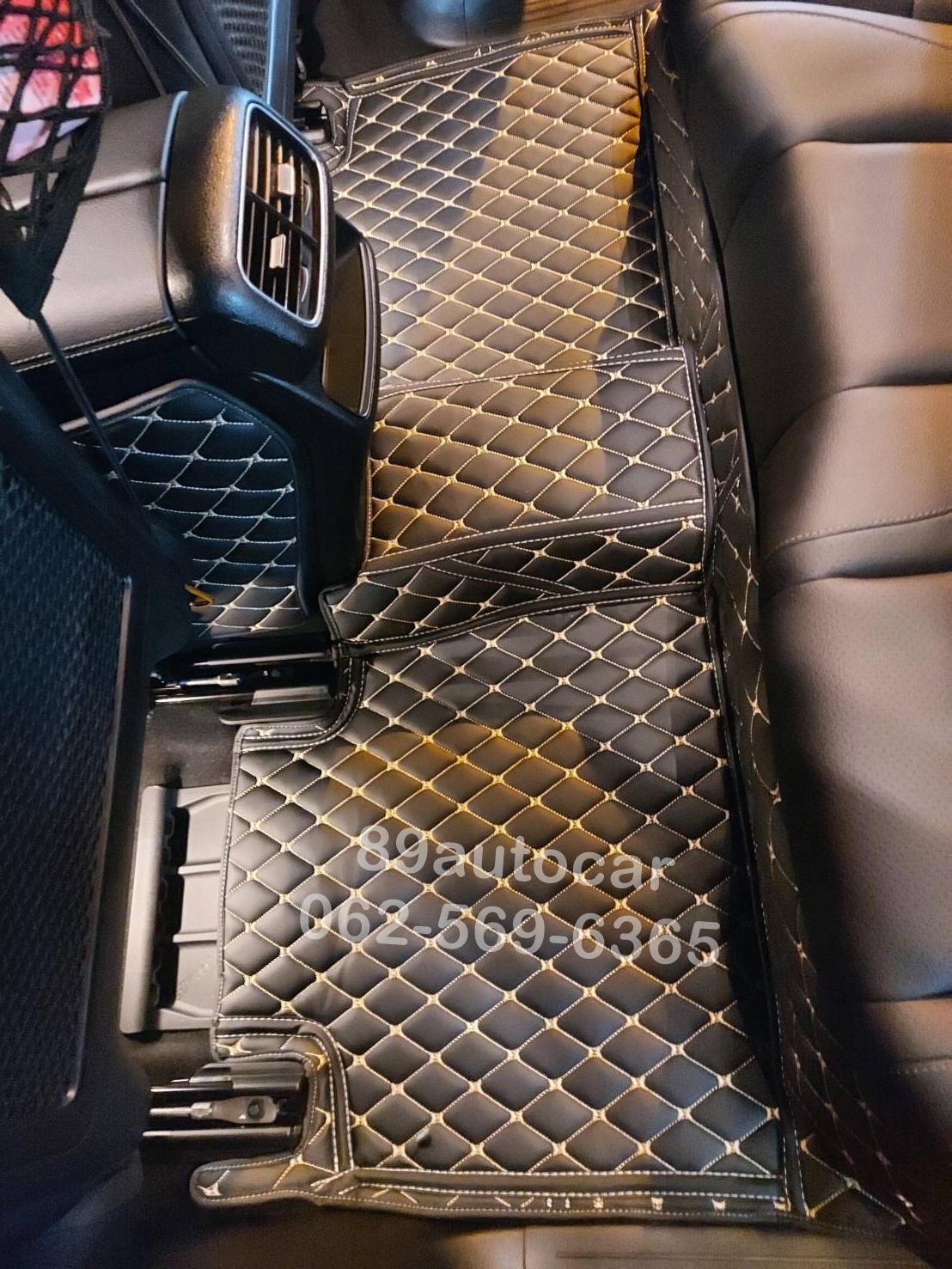 สั่งตัดพรมรถยนต์ Benz GLE350 de ปูพรม6D สีดำด้ายทอง เต็มคัน