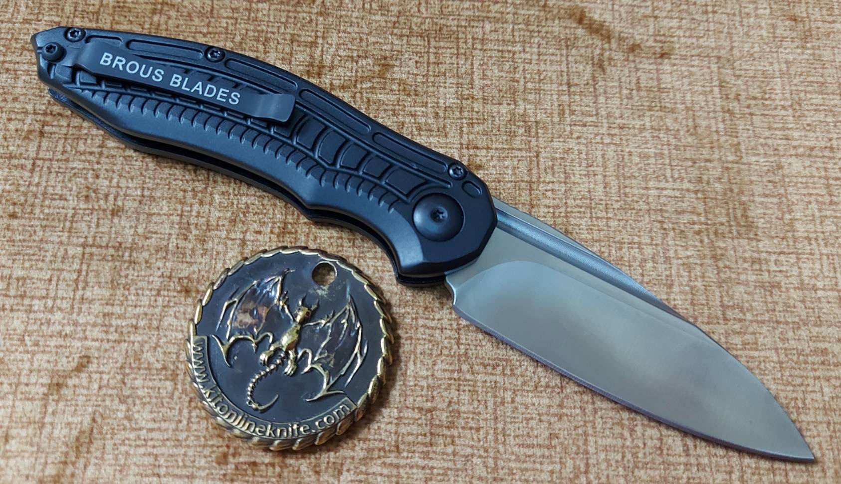 Brous Blade Bionic AUTO Folder Black Handle