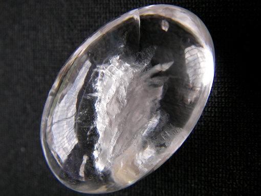 QU0009 แก้วโป่งข่าม แก้วเข้าแก้วโทน แร่เงินพระธาตุลอยกลางเม็ด ขาว-ขาว ใสสวยสะอาด มีรอยรานก้นเนื้อแก้ว ขนาดแก้ว 16.32x25.85x11.26 mm. นน. 33.33 ct