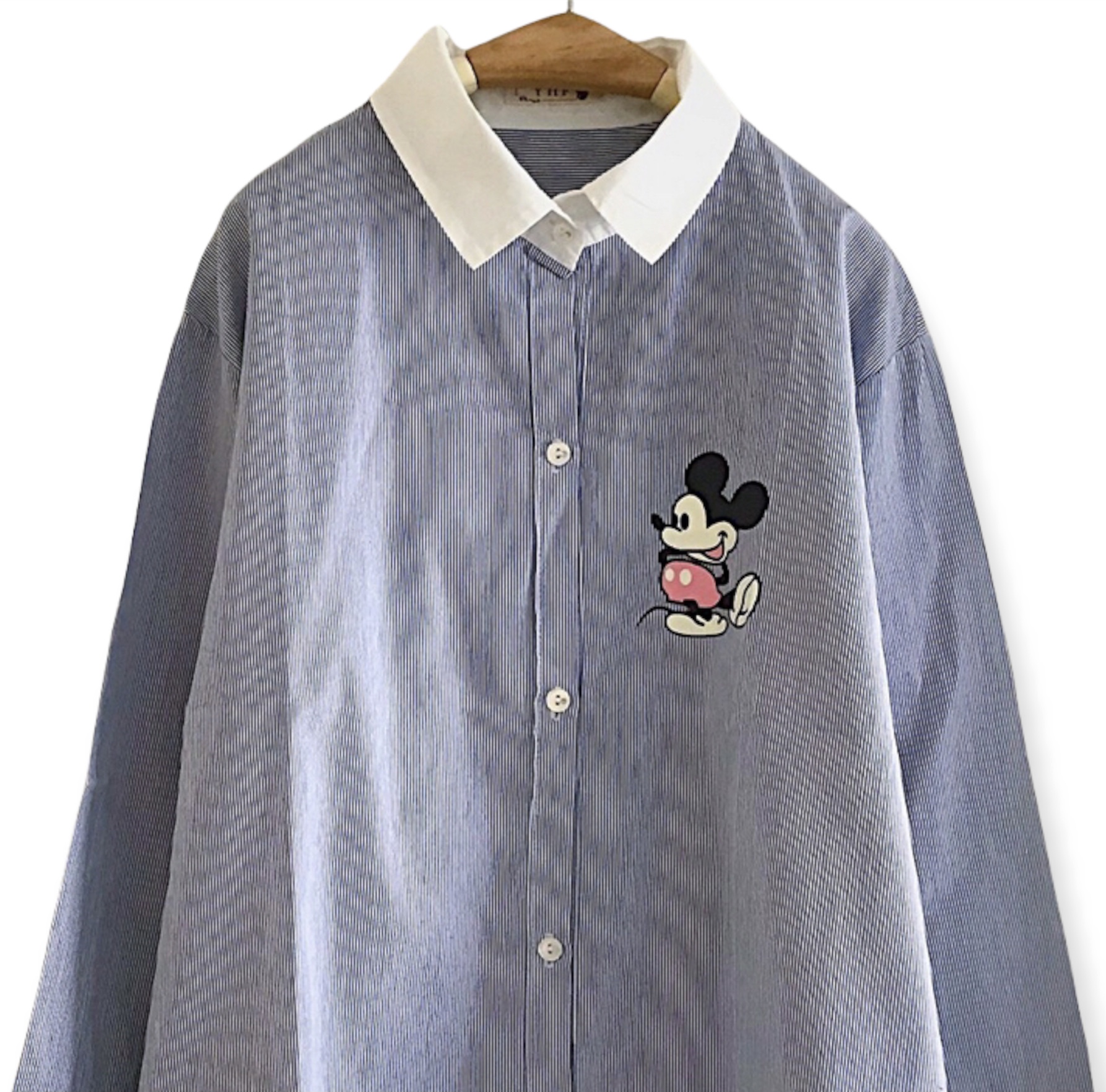 เสื้อเชิ้ตลายริ้วสกรีนลาย