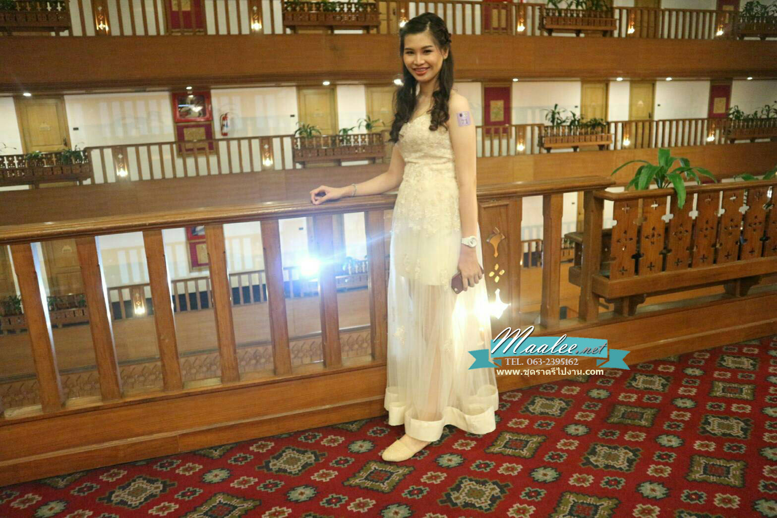 พร้อมเช่า ชุดราตรียาว เกาะอก ลูกไม้ คลุมด้วยผ้าตาข่าย สวยหรู สีครีมChampagne (มีทั้งแบบซิป และเชือกผูกหลัง)