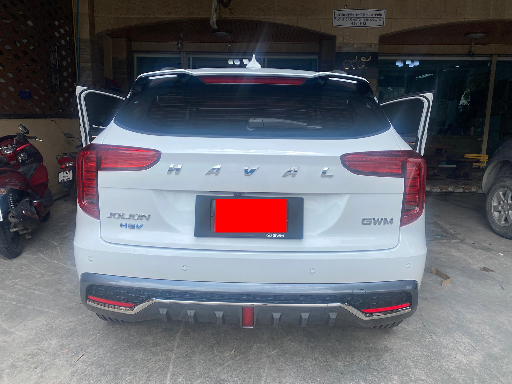 พรมรถยนต์ Haval Jolion ปูพรมหดี สีแดงสด เต็มคัน